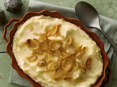 Do-Ahead Garlic Mashed Potatoes with Make-Ahead Convenience