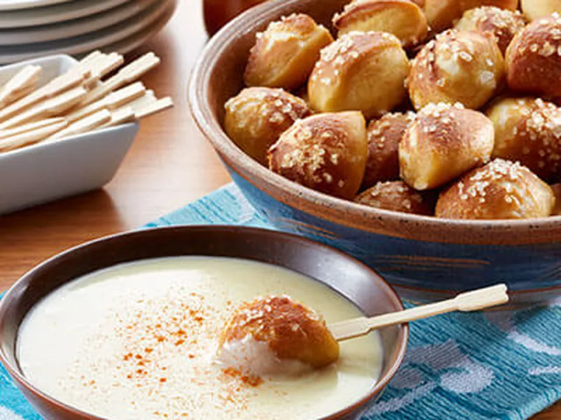 Garlic Cheese Sauce with Pretzel Bites