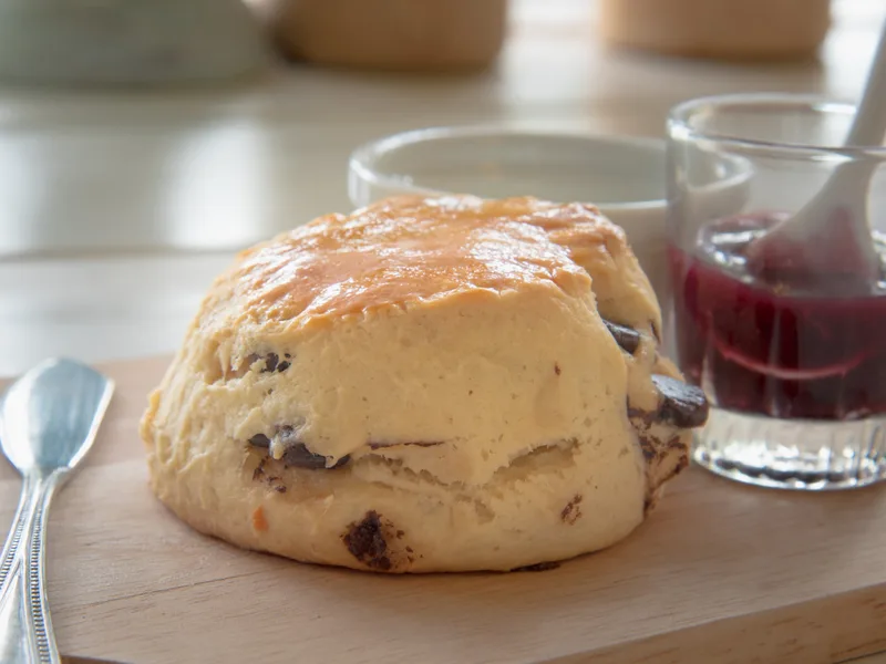 Air Fryer Currant Scones with Vanilla and Heavy Cream