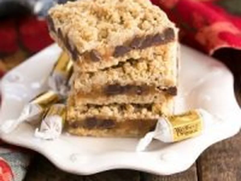 Oatmeal Caramel Chocolate Bars with Crumb Topping