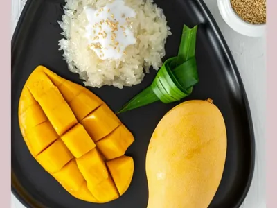 Thai Sweet Sticky Rice with Mango (Khao Neeo Mamuang)