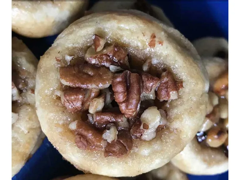 Caramel-Pecan Sticky Bun Cookies with Sweet Nut Filling