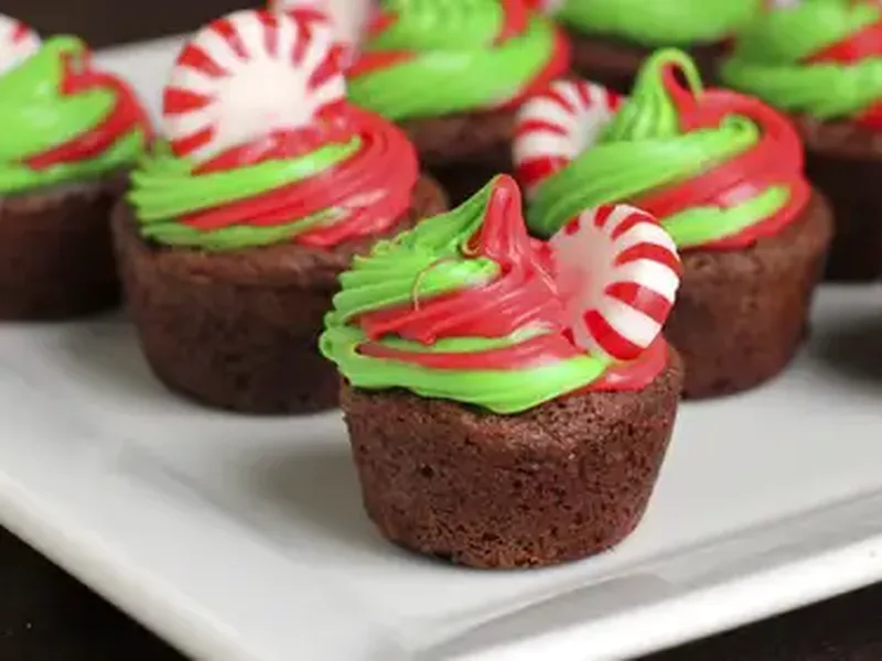 Holiday Mini Mint Cookie Cups with Peppermint Buttercream