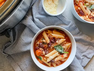Slow Cooker Minestrone Soup with Beans