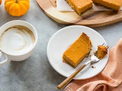 Pumpkin Pie Breakfast Bars with Granola Crust