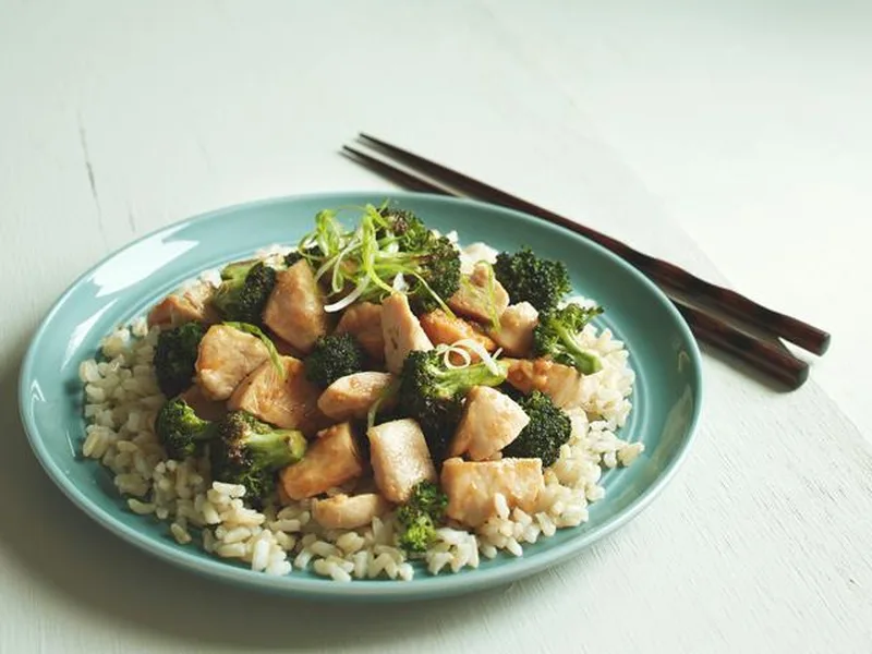 General Tso's Chicken with Broccoli and Brown Rice