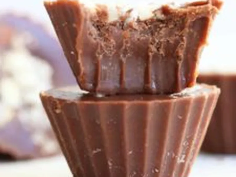 5-Minute Chocolate Peanut Butter Fat Bombs with Coconut Oil