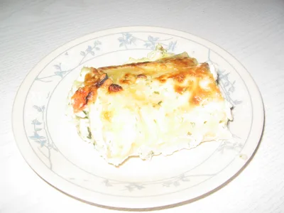 Creamy Garlic Spinach Ricotta Lasagna Rollatini with Wine Sauce