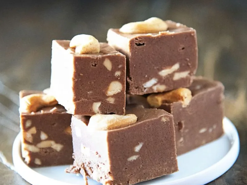 Chocolate Butterscotch Salted Cashew Fudge with Marshmallow
