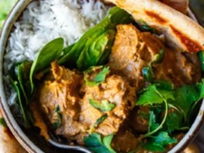 Creamy Chicken Korma with Caramelized Onions