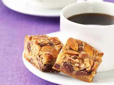 Chocolate Chunk Almond Blondies