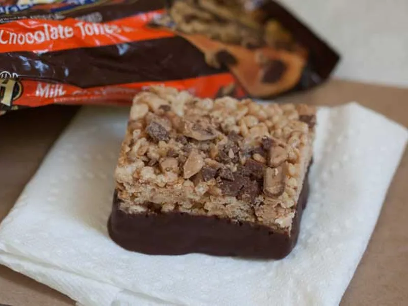 No-Bake Toffee Rice Krispies Treats with Chocolate