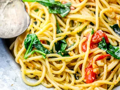 One-Pan Garlic Butter Spaghetti with Spinach