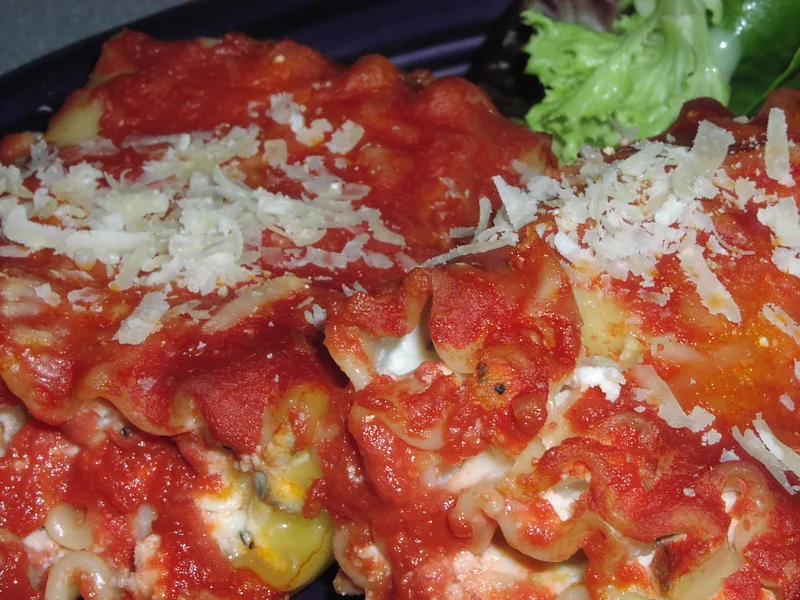 Baked Lasagna Rolls with Ricotta and Mozzarella