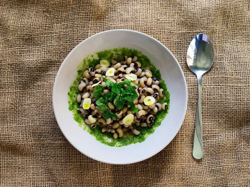 Greek Black-Eyed Pea Salad with Garlic and Parsley
