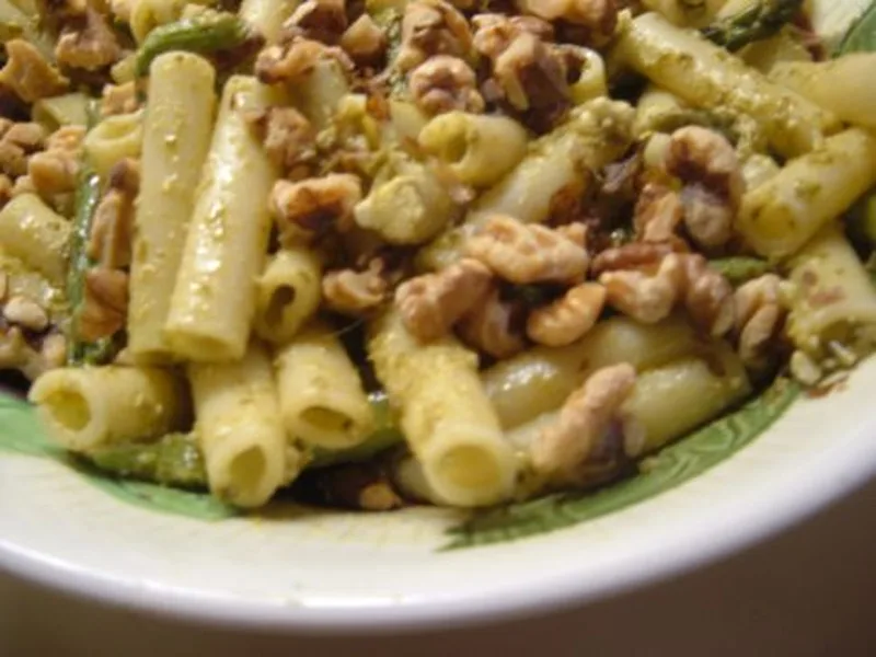 Penne with Blue Cheese, Pesto, Walnuts, Asparagus