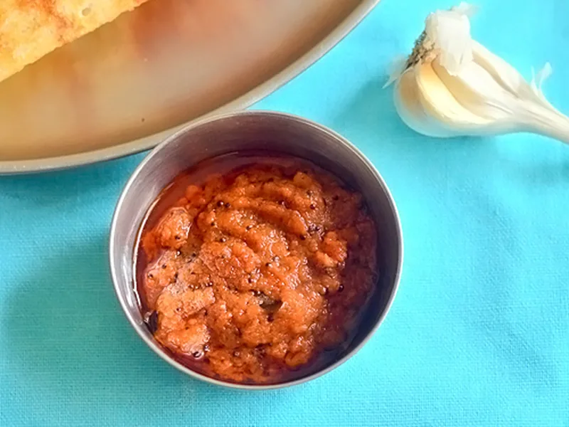 South Indian Tomato Garlic Chutney for Idli and Dosa