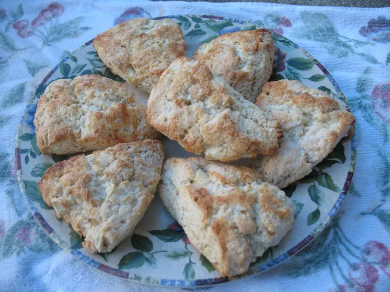 Apple-Ginger Scones with Lemon Glaze