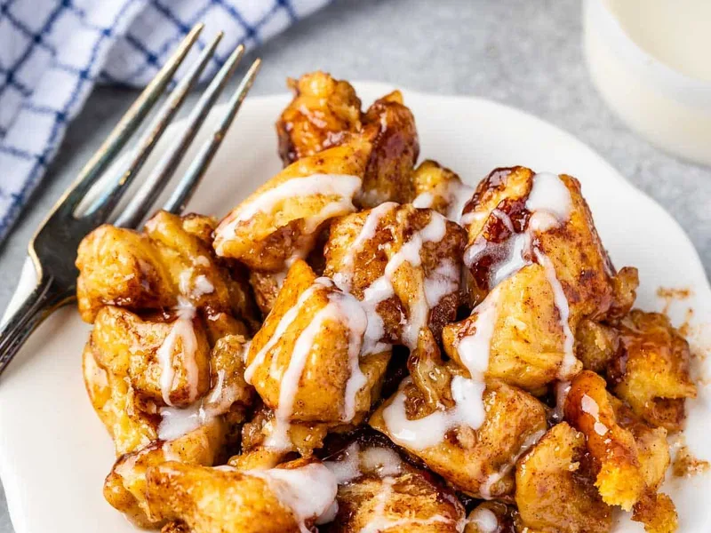 Slow Cooker Cinnamon Roll Monkey Bread