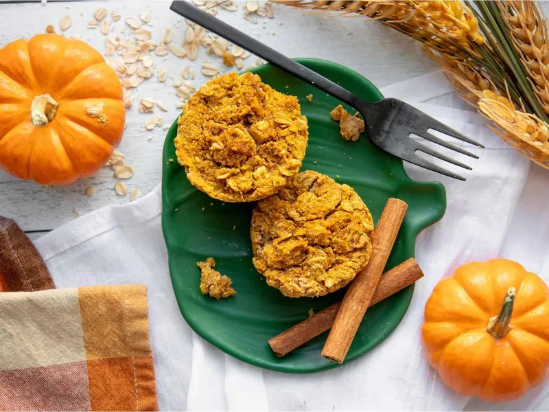 Pumpkin Spice Baked Oatmeal Cups with Maple Syrup