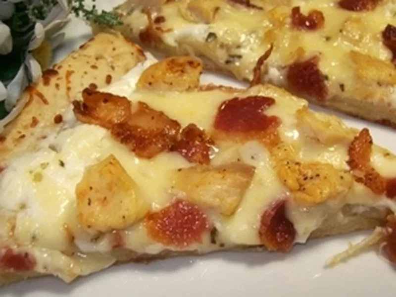 Garlic Chicken Bacon Pizza with Cream Cheese