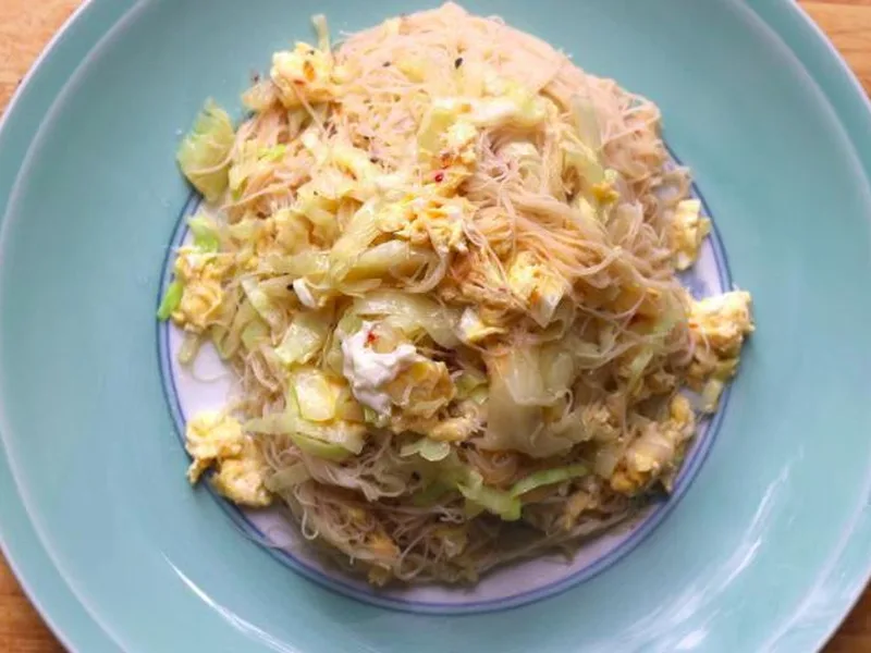 Stir-Fried Rice Noodles with Cabbage and Egg