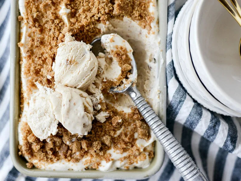 No-Churn Cookie Butter Ice Cream with Speculoos