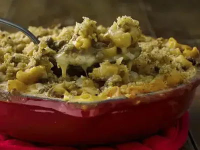 Crunchy Broiled Cheeseburger Mac and Cheese Casserole