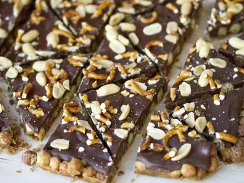 Peanut Butter Chocolate Toffee Crunch Bars with Pretzels