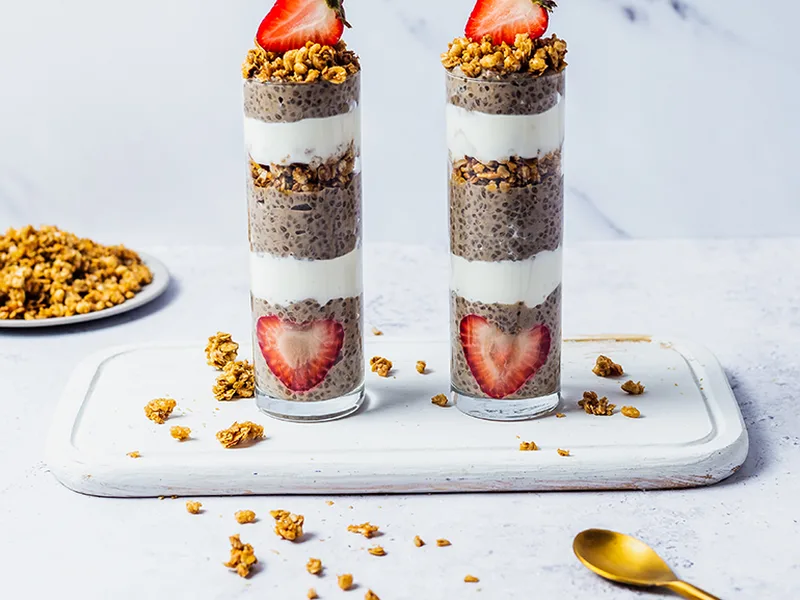 Vanilla Cinnamon Chia Pudding Parfait with Greek Yogurt