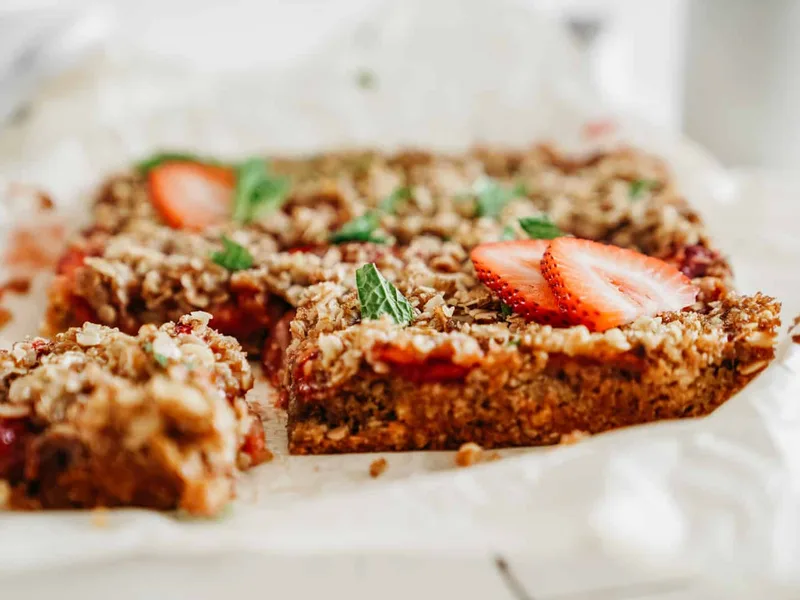 Vegan Strawberry Crumble Bars with Oat Crust