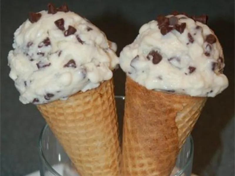 Cannoli Ricotta Ice Cream Cones with Chocolate Chip Filling