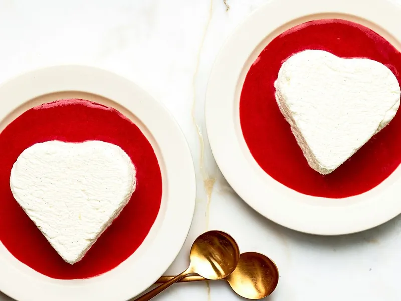 Coeur à la Crème With Strawberry Sauce