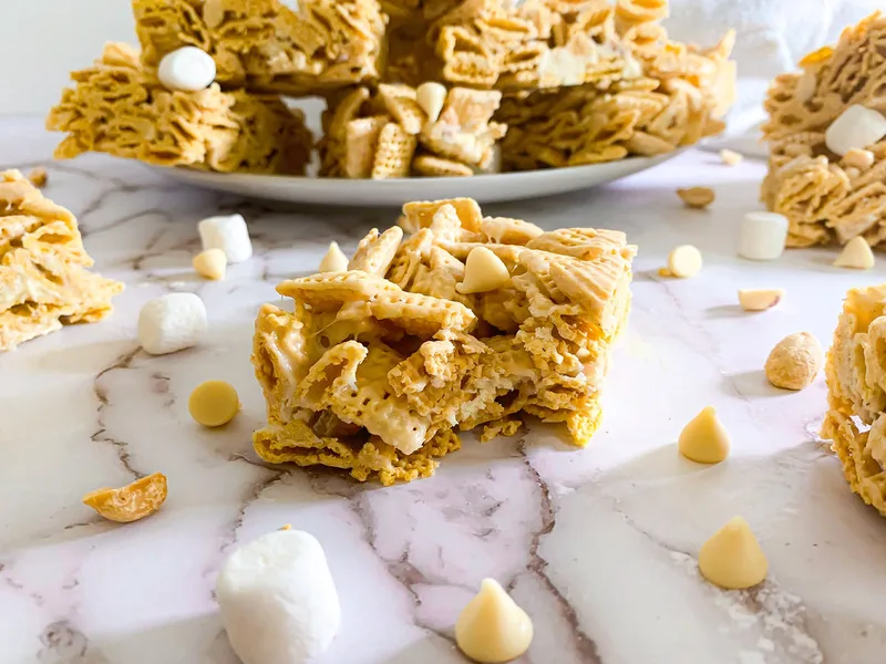 No-Bake Corn Chex Marshmallow Bars with Peanuts