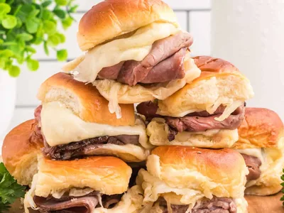 Roast Beef Horseradish Cheddar Sliders with Caramelized Onions