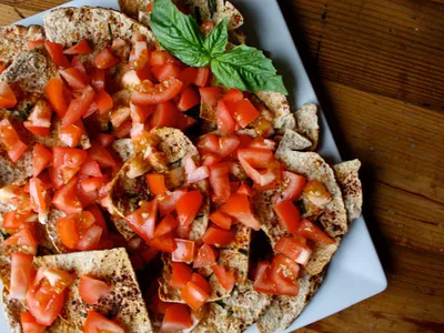 Crispy Herb Tomato Whole Wheat Pita Chips
