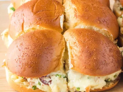 Baked Jalapeño Popper Chicken Sliders with Crispy Bacon