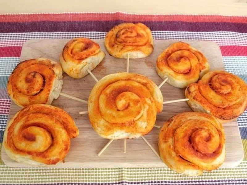 Mozzarella Swirl Rolls: Cheesy Focaccia-Style Bites