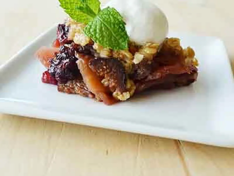 Apple Fig Blackberry Crisp with Oat Topping