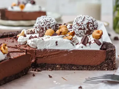 Vegan No-Bake Dark Chocolate Hazelnut Cheesecake