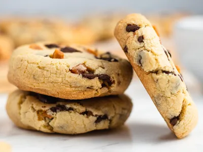 Toffee Chocolate Chip Cookies with Crispy Edges