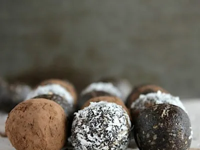No-Bake Chocolate Coconut Energy Bites