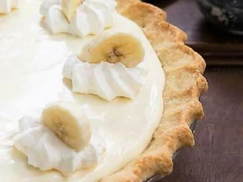Banana Cream Cheesecake Pie with White Chocolate