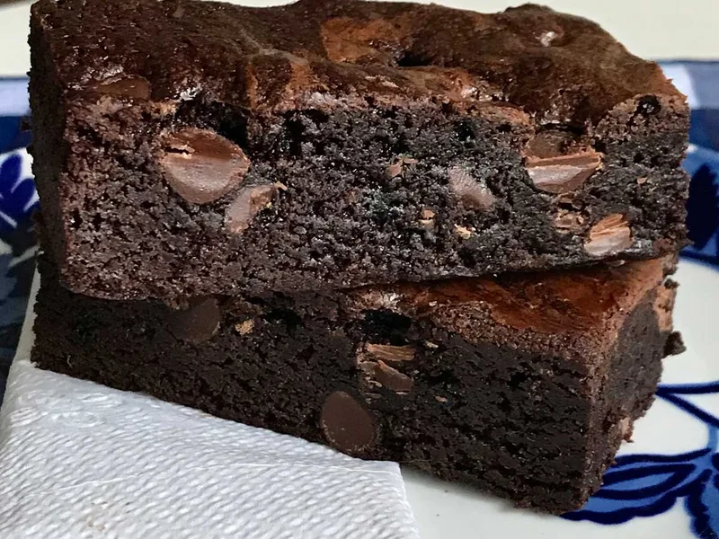 Whole Wheat Fudgy Brownies with Chocolate Chips