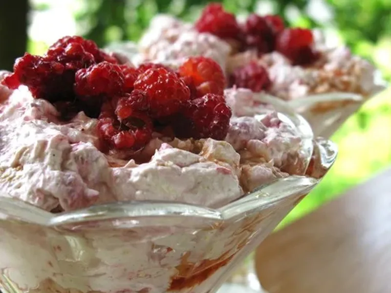 Easy Raspberry Meringue Fool with Pomegranate Juice