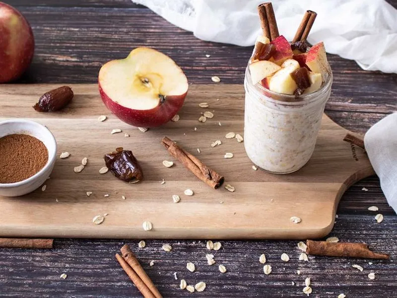 Overnight Oats with Apple, Dates and Cinnamon