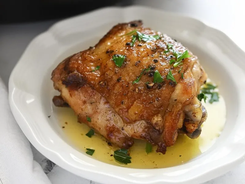 Crispy Garlic Butter Roasted Chicken Thighs
