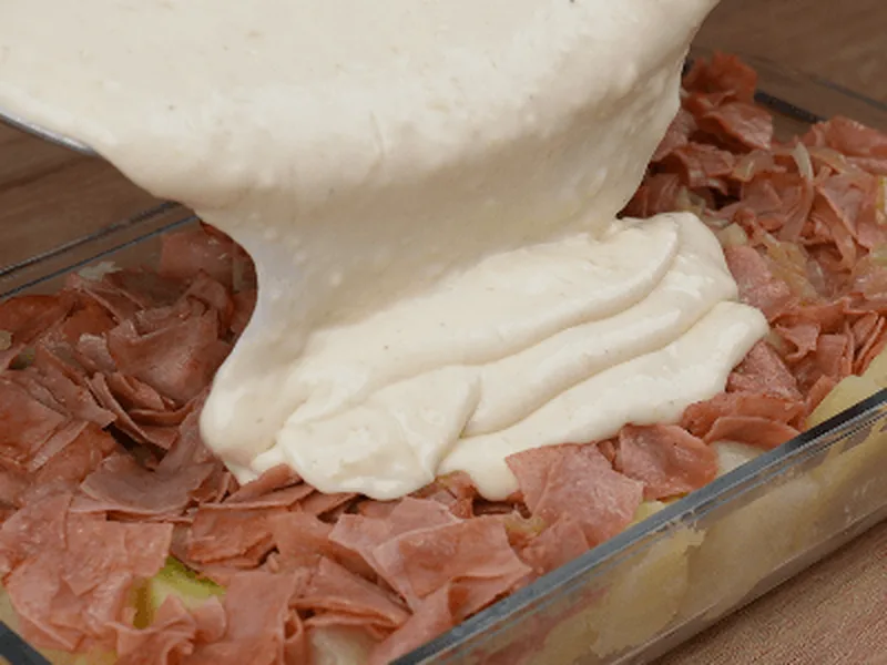 Baked Potatoes with Ham and Cheese Sauce