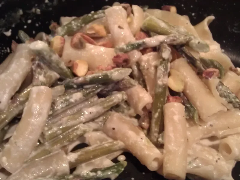 Creamy Penne with Pistachios and Fresh Asparagus