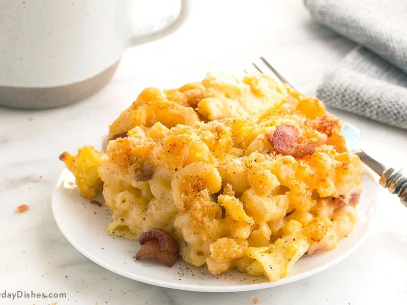 Bacon and Egg Mac and Cheese Casserole